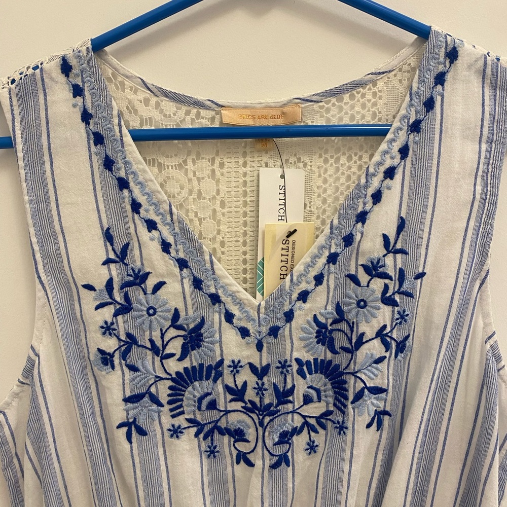 Beautiful cotton dress with flower details
